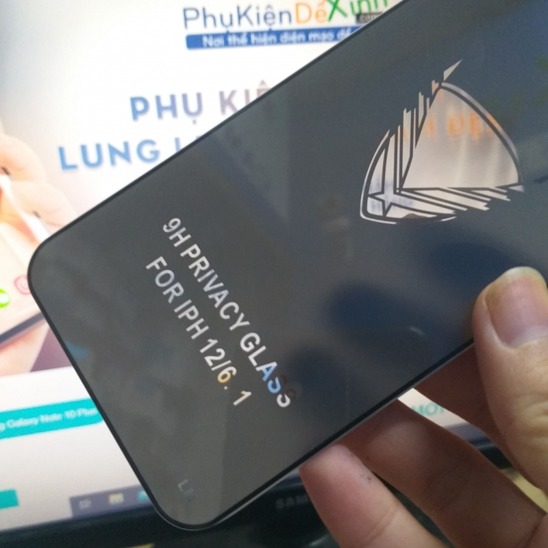 Kính Cường Lực Full Màn iPhone 12 Pro Chống Nhìn Trộm Glass có khả năng chịu lực cao, chống dầu, hạn chế bám vân tay có thể chống được đối tượng nhìn trộm 